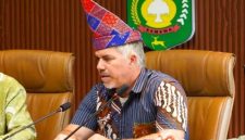 Suasana diskusi antara Delegasi Konsulat Amerika Serikat dan Bupati Kabupaten Sumbawa terkait tambang rakyat Lantung.