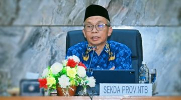 Sekda NTB Abul Chair memimpin Rapat Pimpinan bersama seluruh kepala OPD membahas percepatan Program Desa Berdaya di Gedung Sangkareang.