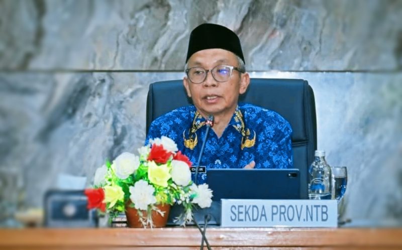Sekda NTB Abul Chair memimpin Rapat Pimpinan bersama seluruh kepala OPD membahas percepatan Program Desa Berdaya di Gedung Sangkareang.