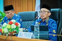 Sekda NTB Abul Chair memimpin rapat bersama kepala OPD terkait pembentukan Satgas Desa Berdaya untuk memperkuat pengawasan dan efektivitas program pembangunan desa.
