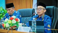 Sekda NTB Abul Chair memimpin rapat bersama kepala OPD terkait pembentukan Satgas Desa Berdaya untuk memperkuat pengawasan dan efektivitas program pembangunan desa.