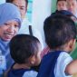 Wakil Bupati Lombok Barat Hj. Nurul Adha saat turun langsung ke tengah masyarakat dan berdialog dengan tenaga kesehatan serta warga terkait upaya percepatan penanganan stunting. Kegiatan tersebut menjadi bagian dari komitmen Pemerintah Kabupaten Lombok Barat dalam menekan angka stunting dan meningkatkan kualitas kesehatan masyarakat di tingkat desa.