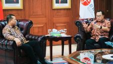 Gubernur NTB Lalu Muhamad Iqbal saat melakukan audiensi dengan Kepala BRIN di Jakarta untuk membahas pengembangan industri pakan ternak berbasis jagung dan kelor sebagai upaya hilirisasi komoditas unggulan NTB.
