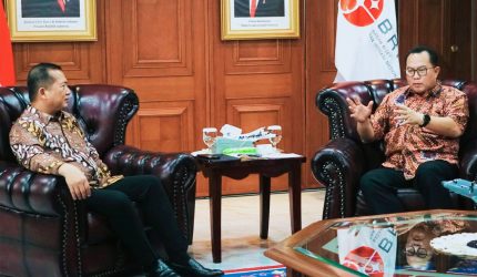 Gubernur NTB Lalu Muhamad Iqbal bersama BRIN membahas hilirisasi jagung NTB menjadi industri pakan ternak berbasis potensi lokal.