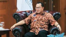 Kepala BRIN Prof. Dr. Arif Satria bersama Gubernur NTB Dr. H. Lalu Muhamad Iqbal saat audiensi membahas dukungan riset dan inovasi untuk pembangunan daerah NTB di Jakarta.