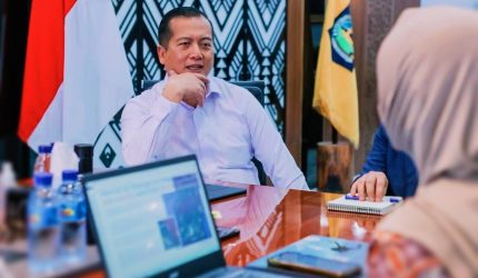 Gubernur NTB Lalu Muhamad Iqbal bersama Duta Besar Oman membahas peluang investasi energi dan pariwisata di NTB.