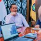 Gubernur NTB Lalu Muhamad Iqbal saat memaparkan peluang investasi daerah kepada Duta Besar Oman di ruang kerja Gubernur NTB.