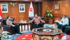 Gubernur NTB Lalu Muhamad Iqbal saat melakukan audiensi dengan Kepala BRIN di Jakarta untuk membahas pengembangan industri pakan ternak berbasis jagung dan kelor sebagai upaya hilirisasi komoditas unggulan NTB.