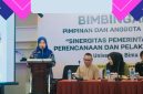 Rektor UNBIM Mataram menyampaikan sambutan pada pembukaan Bimbingan Teknis (Bimtek) DPRD Kabupaten Bima di Hotel Golden Palace Mataram, dalam rangka peningkatan kapasitas anggota dewan untuk mendukung pengawasan, penganggaran, dan pembangunan daerah.