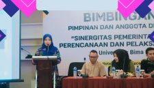 Rektor UNBIM Mataram menyampaikan sambutan pada pembukaan Bimbingan Teknis (Bimtek) DPRD Kabupaten Bima di Hotel Golden Palace Mataram, dalam rangka peningkatan kapasitas anggota dewan untuk mendukung pengawasan, penganggaran, dan pembangunan daerah.