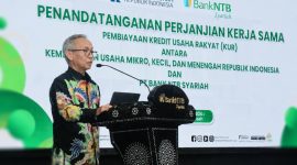 Sekretaris Daerah (Sekda) NTB Abul Chair  saat menyampaikan sambutan mewakili Gubernur NTB pada acara penandatanganan Perjanjian Kerja Sama (PKS) pembiayaan Kredit Usaha Rakyat (KUR) antara Kementerian UMKM RI dan Bank NTB Syariah di Mataram.