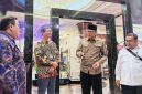 Bupati Sumbawa Ir. H. Syarafuddin Jarot, M.P. saat melakukan pertemuan dengan Direktorat Jenderal Peternakan dan Kesehatan Hewan Kementerian Pertanian, PT Berdikari, dan Direktur Hilirisasi di sela Pekan Nasional (PENAS) XVII Petani dan Nelayan Tahun 2026 di Gorontalo, membahas percepatan proyek hilirisasi unggas terintegrasi senilai Rp1,7 triliun yang akan dikembangkan di Sumbawa dan Bima.
