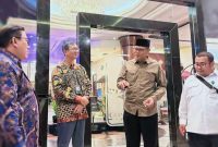Bupati Sumbawa Ir. H. Syarafuddin Jarot, M.P. saat melakukan pertemuan dengan Direktorat Jenderal Peternakan dan Kesehatan Hewan Kementerian Pertanian, PT Berdikari, dan Direktur Hilirisasi di sela Pekan Nasional (PENAS) XVII Petani dan Nelayan Tahun 2026 di Gorontalo, membahas percepatan proyek hilirisasi unggas terintegrasi senilai Rp1,7 triliun yang akan dikembangkan di Sumbawa dan Bima.