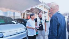 Sekretaris Daerah NTB Abul Chair membuka Pameran Mobil dan Motor Listrik di halaman Kantor Gubernur NTB, Mataram, Sabtu (20/6/2026).