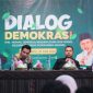 Anggota Bawaslu NTB Hasan Basri saat menyampaikan materi sosialisasi pengawasan pemilu kepada mahasiswa di Mataram.
