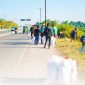 Petugas DLHK NTB, serta sejumlah OPD Lingkup Pemprov NTB, bersama relawan mengangkut sampah di sepanjang Jalan Bypass BIZAM Lombok dalam aksi gotong royong Hari Lingkungan Hidup Sedunia 2026