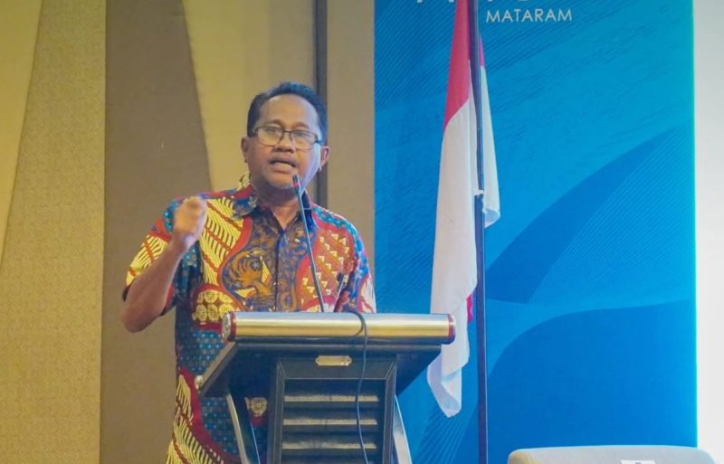 Kepala Dinas Kelautan dan Perikanan Provinsi NTB, Muslim, saat menghadiri kegiatan diskusi hilirisasi industri tambak udang di Mataram.
