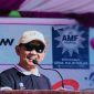 Wakil Bupati Sumbawa Drs. H. Mohamad Ansori saat menyampaikan sambutan dalam kegiatan Senam Bersama 1.000 Bidan pada peringatan HUT IBI ke-75 di Lapangan Pahlawan Sumbawa.