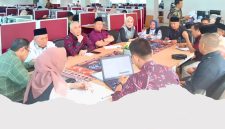 Ketua Komisi V DPRD NTB L. Sudiartawan bersama pimpinan dan anggota DPRD NTB saat melakukan konsultasi terkait Raperda Sumbangan Dana Pendidikan ke Ditjen Otda Kemendagri di Jakarta.