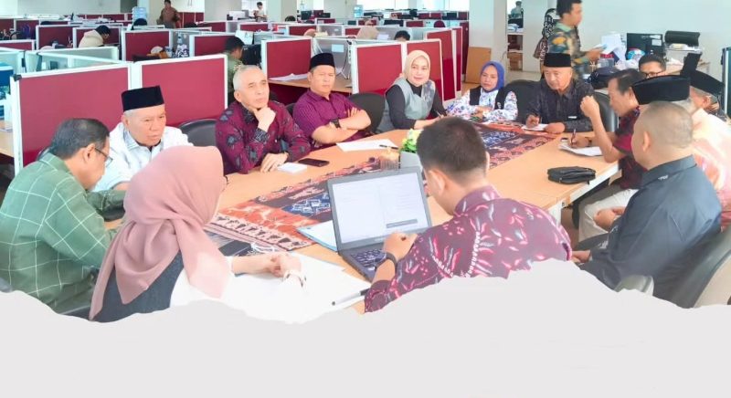 Ketua Komisi V DPRD NTB L. Sudiartawan bersama pimpinan dan anggota DPRD NTB saat melakukan konsultasi terkait Raperda Sumbangan Dana Pendidikan ke Ditjen Otda Kemendagri di Jakarta.