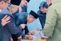 Petugas BNN Provinsi NTB saat melakukan pemeriksaan tes urine terhadap anggota DPRD NTB usai rapat paripurna di Kantor Gubernur NTB, Senin (22/6/2026).