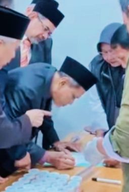 BNN Mendadak Datangi DPRD NTB, Puluhan Anggota Langsung Jalani Tes Urine Usai Paripurna