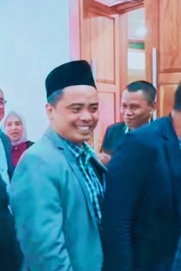 Tersenyum Saat Dites BNN, Puluhan Anggota DPRD NTB Jalani Tes Urine Usai Paripurna