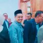 Terlihat tersenyum dan tetap tenang, Ketua Komisi I DPRD NTB L. Mohammad Akri, S.H.I., bersama sejumlah anggota DPRD NTB lainnya saat mengikuti tes urine mendadak yang dilakukan BNN Provinsi NTB usai rapat paripurna di Kantor Gubernur NTB, Senin (22/6/2026).
