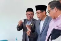 Terlihat sejumlah anggota DPRD NTB mengikuti tes urine yang dilakukan Badan Narkotika Nasional (BNN) Provinsi NTB usai rapat paripurna di Kantor Gubernur NTB. Pemeriksaan berlangsung tertib sebagai bagian dari deteksi dini dan upaya memastikan lingkungan legislatif bebas narkoba.