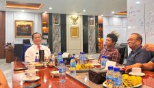 Gubernur NTB Lalu Muhamad Iqbal saat menerima audiensi pengurus AMSI NTB di Ruang Kerja Gubernur NTB, Mataram.