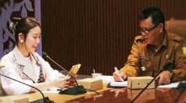 Bupati Sumbawa Ir. H. Syarafuddin Jarot, MP saat menerima audiensi IHACHI Co., Ltd Jepang bersama KOPMAS Bank NTB Syariah terkait penguatan investasi hijau dan pengembangan kawasan mangrove di Sumbawa.