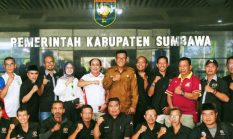Bupati Jarot Lepas Kontingen PWI Sumbawa, 29 Atlet Wartawan Siap Berburu Medali di Porwada NTB 2026