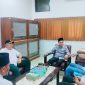 Kepala Biro Kesra NTB H. Amir bersama Kepala Kesbangpoldagri NTB H. Surya Bahari menerima audiensi Pastor Paroki St. Maria Immaculata Mataram RD. Martinus Emanuel Anno dalam rangka memperkuat kerukunan dan toleransi umat beragama di NTB.