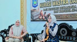 Ketua Dekranasda NTB Sinta M. Iqbal membuka kegiatan Capacity Building Kurasi Wastra dan Kriya di PLUT MUKM NTB guna memperkuat standar kurasi produk tenun dan kerajinan unggulan daerah.