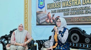Ketua Dekranasda NTB Sinta M. Iqbal membuka kegiatan Capacity Building Kurasi Wastra dan Kriya di PLUT MUKM NTB guna memperkuat standar kurasi produk tenun dan kerajinan unggulan daerah.