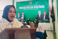 Ketua DPW PBB NTB Nadirah Al-Habsyi memimpin rapat Koordinasi penyerahan SK kepengurusan terbaru kepada Ketua DPC kabupaten/kota se-NTB dalam rapat koordinasi di Sekretariat DPW PBB NTB, Kota Mataram. Rabu (24/6/2026).