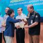 Sekretaris KPU Provinsi NTB Mars Ansori Wijaya menerima penghargaan pengelolaan keuangan terbaik dari Kanwil DJPb NTB dalam kegiatan pemberian penghargaan laporan keuangan tahun 2025 di Aula Mandalika KPPN Mataram.