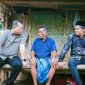 Gubernur NTB H. Lalu Muhamad Iqbal berdialog dengan warga Desa Mekarsari terkait perbaikan infrastruktur jalan, pengentasan kemiskinan ekstrem, dan pengembangan potensi ekonomi Desa.