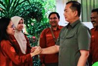 Gubernur NTB menerima dan memberikan apresiasi kepada Kontingen NTB peraih Juara I Nasional Lomba Unjuk Tangkas pada ajang PENAS XVII Tahun 2026 di Pendopo Gubernur NTB, Mataram.
