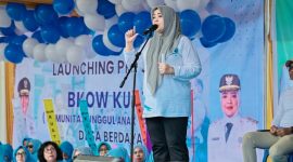 Wakil Gubernur NTB Hj. Indah Dhamayanti Putri bersama Ketua TP PKK NTB Sinta M. Iqbal saat menghadiri penguatan Program Desa Berdaya dan peluncuran BKOW KUAT di Desa Barabali, Lombok Tengah.