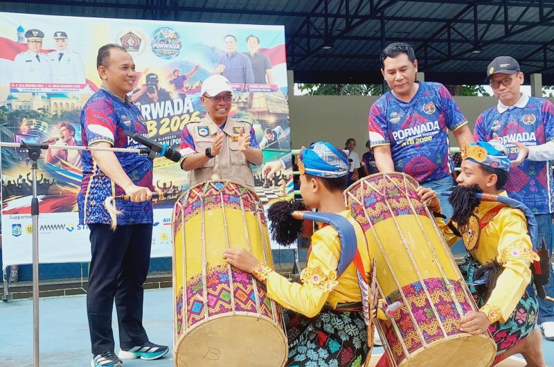 Ketua PWI NTB bersama perwakilan Pemerintah Provinsi NTB, Pemerintah Kota Mataram dan Universitas Mataram saat membuka Porwada PWI NTB 2026 yang diikuti ratusan wartawan dari seluruh kabupaten/kota di NTB.