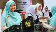 Wakil Bupati Lombok Barat Hj. Nurul Adha bersama Ikatan Bidan Indonesia (IBI) Kabupaten Lombok Barat saat peluncuran Gerakan 1.000 Telur dan Program Pendampingan Bidan dalam rangka memperkuat upaya pencegahan stunting di Aula Kantor Bupati Lombok Barat, Kamis (26/6/2026).