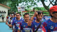 Sejumlah peserta dan kontingen atlet wartawan se-NTB mengikuti seremoni pembukaan PORWADA PWI NTB 2026 di Universitas Mataram, Jumat (26/6/2026).