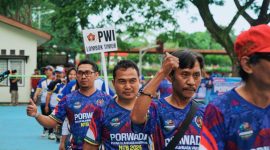 Sejumlah peserta dan kontingen atlet wartawan se-NTB mengikuti seremoni pembukaan PORWADA PWI NTB 2026 di Universitas Mataram, Jumat (26/6/2026).
