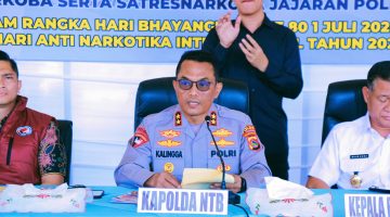 Kapolda NTB Irjen Pol. Kalingga Rendra Raharja memimpin konferensi pers pengungkapan kasus dan pemusnahan barang bukti narkoba hasil operasi Polda NTB dan Polres/Polresta jajaran di Tribun Bhara Daksa Polda NTB.