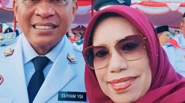 Kabid Dikbudpora Ico Rahmawati bersama Bupati Bima dalam sebuah kegiatan di Kabupaten Bima