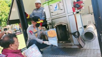 Kapolda NTB Irjen Pol. Kalingga Rendra Raharja, S.E., M.H., memimpin langsung pemusnahan barang bukti narkotika dan minuman beralkohol ilegal hasil pengungkapan kasus Polda NTB dan jajaran Polres/Polresta se-NTB periode April hingga Juni 2026 di Tribun Bhara Daksa Polda NTB.