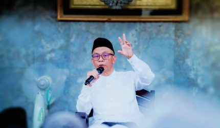 Sekda NTB H Abul Chair saat menyampaikan sambutan pada Pertemuan Para Pekerja Dakwah di Masjid Raya At Taqwa Mataram dan menegaskan pentingnya masjid dalam pembangunan Daerah.