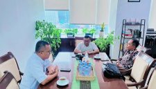 Kepala Dinas Perindustrian dan Perdagangan Provinsi NTB, H. Lalu Wiranata, S.IP., M.A., saat melakukan audiensi strategis dengan Direktur Jenderal Pengembangan Ekspor Nasional Kementerian Perdagangan RI, Fajarini Puntodewi, di Jakarta.