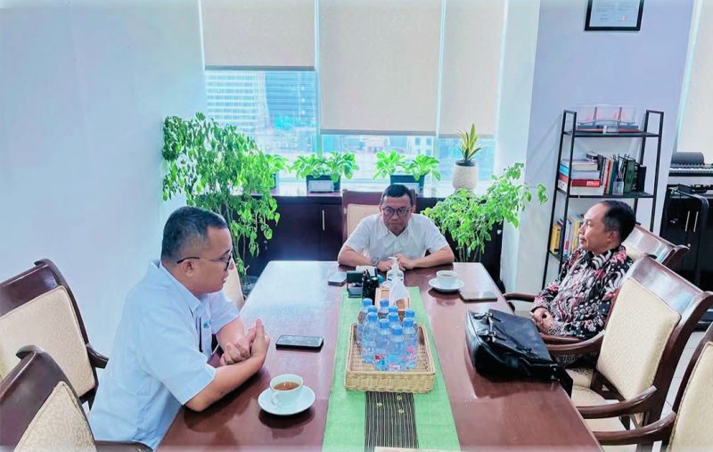 Kepala Dinas Perindustrian dan Perdagangan Provinsi NTB, H. Lalu Wiranata, S.IP., M.A., saat melakukan audiensi strategis dengan Direktur Jenderal Pengembangan Ekspor Nasional Kementerian Perdagangan RI, Fajarini Puntodewi, di Jakarta.